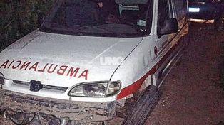 La ambulancia hallada sobre Circunvalación Oeste.&nbsp;