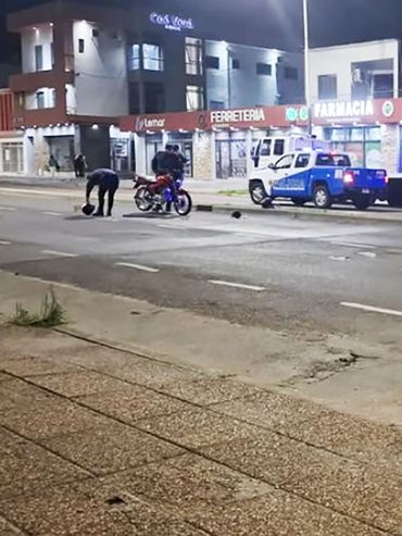 Paraná: motociclista atropelló a un policía en un control