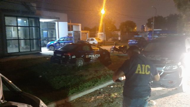 Personal de AIC trabaja en la Subcomisaría 26 de Villa Gobernador Gálvez.