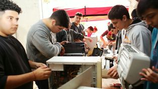 Escuelas de Santa Fe participaron de un Desarmatón para reutilizar residuos electrónicos