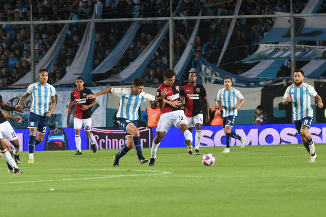 Newells, con un equipo alternativo, hizo su mejor partido del torneo y le ganó 1 a 0 a Racing