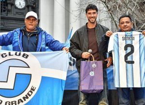 Una multitud distinguió a Marcos Senesi en Concordia