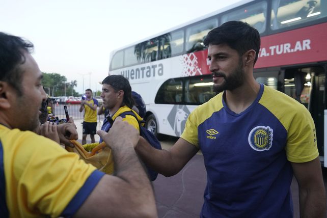 Facundo Mallo volverá a ser el primer marcador central en la zaga canalla. Ya cumplió la sanción.