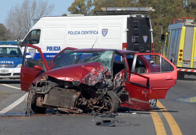 Rafael Gallardo corrió y atropelló a Verónica Ballestero con su Peugeot 306 rojo y luego lo estrelló.