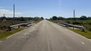 Vialidad provincial trabaja en la reparación de 12 puentes para mejorar la seguridad en la ruta 11.