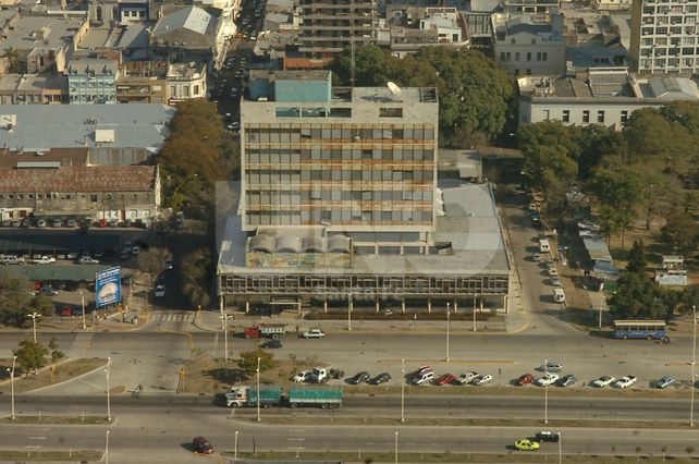 El edificio en donde funcionan las oficinas de API y también el Correo.