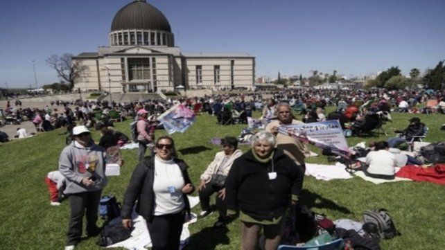 Miles de fieles pasaron por el santuario de la Virgen del Rosario de San Nicolás