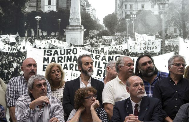 Los gremios de docentes nacionales se declararon esta tarde en estado de alerta y movilización. (Foto: