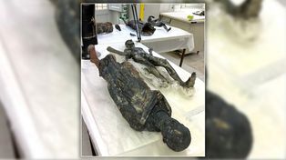 Hallaron 24 estatuas romanas y etruscas de 2.300 años y miles de monedas en Italia