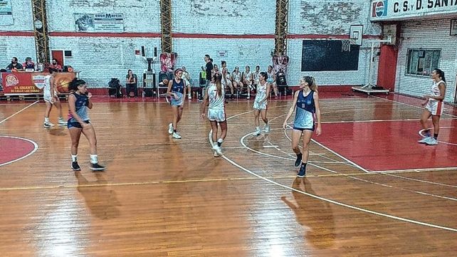 Las chicas de Santa Rosa superaron a Náutico y mandan en la zona B de la Liga Femenina de Mayores.&nbsp;