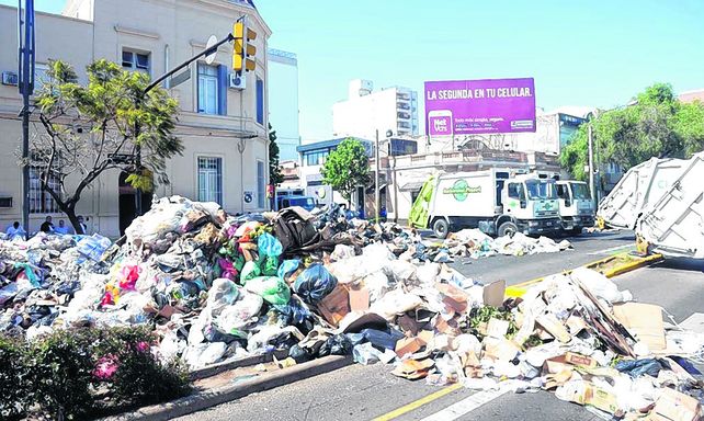 corte y caos. La Municipalidad se vio sorprendida por la escala de la protesta y presentó una denuncia en Fiscalía.
