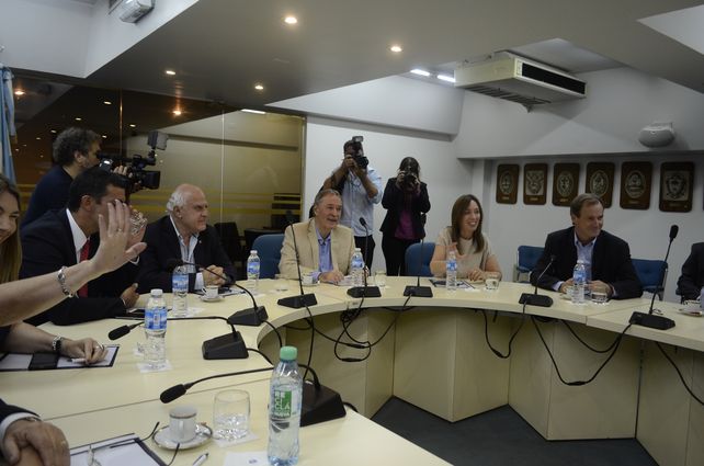Cumbre. Mandatarios de 16 provincias se reunieron ayer en el centro porteño para analizar el escenario ante la negociación docente