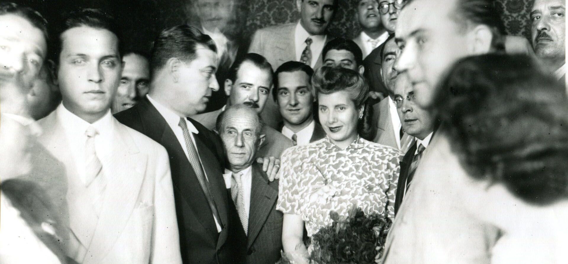 Evita homenajeada por los sindicatos en una cena de camaradería en las instalaciones que la Sociedad Rural de Rosario tenía en el parque de la Independencia, 1948.