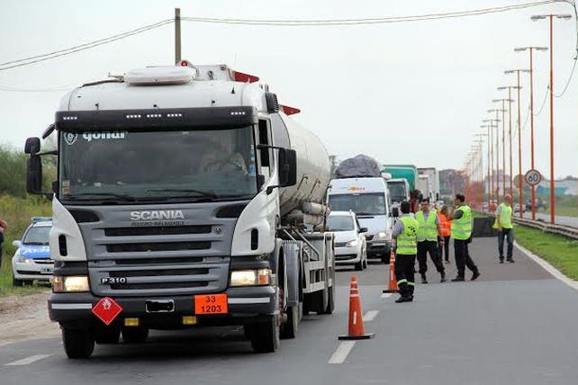 Comienza a regir la restricción a la circulación de camiones en rutas del país