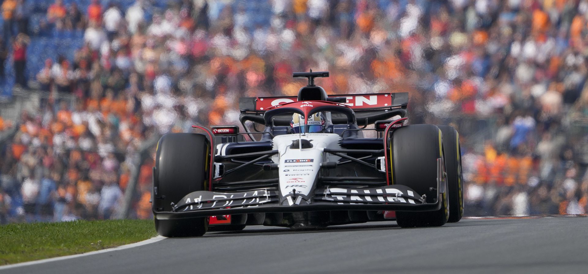 El piloto holandés de Fórmula Uno Nyck De Vries de la Scuderia AlphaTauri conduce su auto durante la primera sesión de práctica antes de la carrera de autos del Gran Premio de Holanda de Fórmula Uno del domingo, en el hipódromo de Zandvoort, en Zandvoort, Países Bajos, el viernes 25 de agosto de 2023. (Foto AP /Peter Dejong) El piloto holandés de Fórmula Uno Nyck De Vries de la Scuderia AlphaTauri conduce su auto durante la primera sesión de práctica antes de la carrera de autos del Gran Premio de Holanda de Fórmula Uno del domingo, en el hipódromo de Zandvoort, en Zandvoort, Países Bajos, el viernes 25 de agosto de 2023. (Foto AP /Peter Dejong)