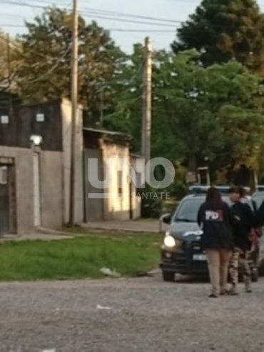 Asesinaron a un joven de 21 años de una puñalada en el cuello y aprehendieron a su expareja