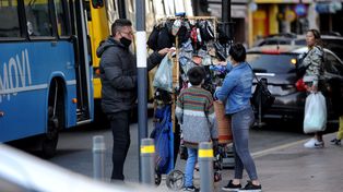 Los vendedores ambulantes en calle San Luis ya son un clásico del centro rosarino&nbsp;