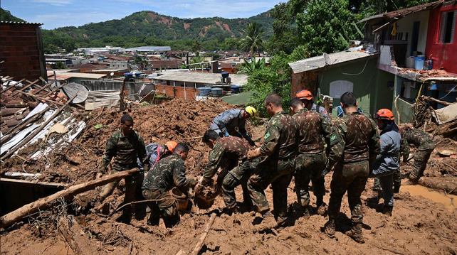 Lluvias torrenciales en Brasil: al menos 44 muertos y siguen buscando sobrevivientes