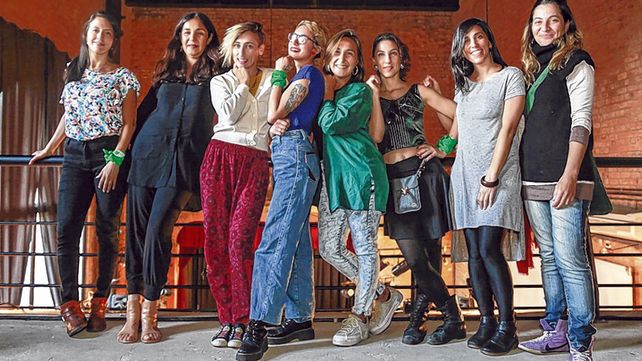 Mujeres por el tango. Evelina Sanzo (tercera desde la izquierda) fue la gestora de esta juntada.&nbsp; 