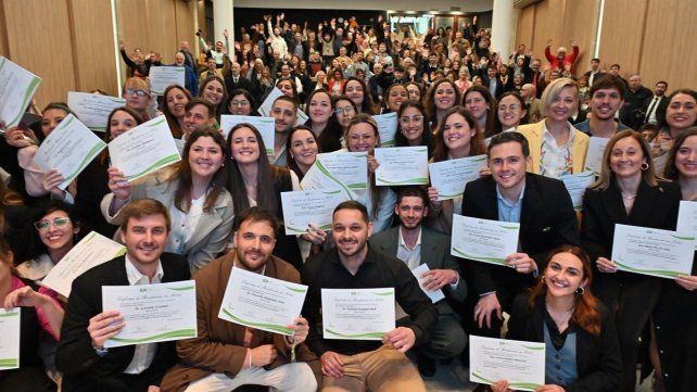 El Ministerio de Salud de Entre Ríos hizo un acto de colación de Residencias en Salud con las especializaciones de 75 profesionales del periodo&nbsp; 2020 - 2024