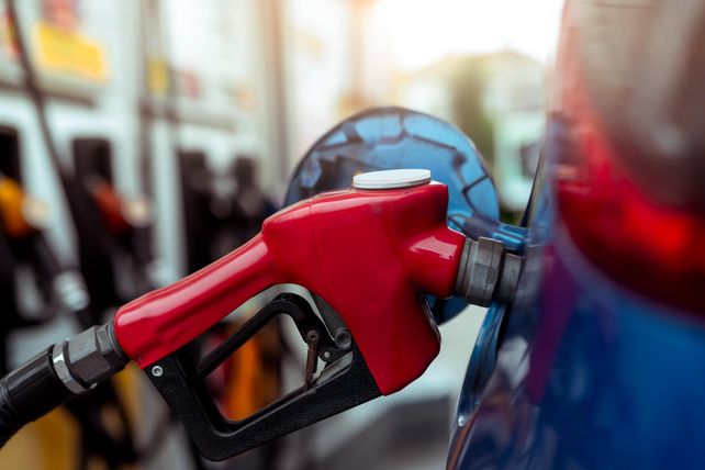 El costo de los combustibles implica el pago de un impuesto que debería destinarse al arreglo de rutas pero que no se traduce en obras.