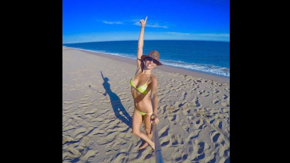 Pampita en la playa: espectacular lomazo y descuido hot