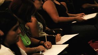 Los números dan cuenta de la brecha salarial, más evidente en algunas disciplinas.