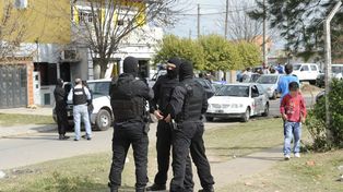 Detienen a un suboficial de la policía rosarina en el marco de la investigación de Los Monos