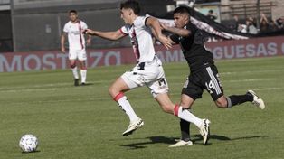 Tomás Pérez se escapara a la marca. Tuvo una situación clara con el partido 2-0 para Newells ante Riestra.