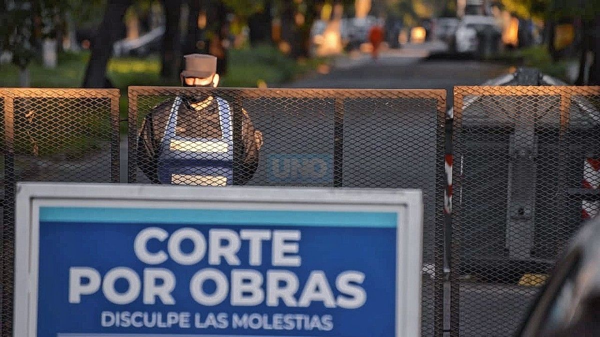 Comenzó La Obra En Calle Racedo, Con Un Vallado Policial