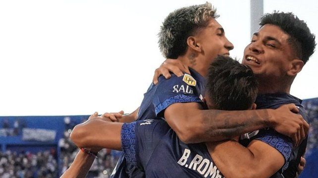 Vélez gana ante su gente.