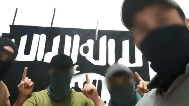 La agencia de noticias Amaq difundió la imagen de los supuestos atacantes que ingresaron al Crocus City Hall.