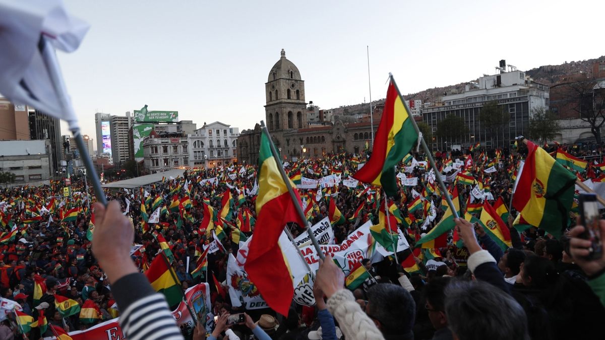 Protestas En Bolivia Por El Cuestionado Triunfo De Evo