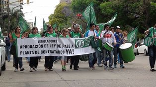 Movilización a la legislatura para la sanción Ley Pase a Planta.