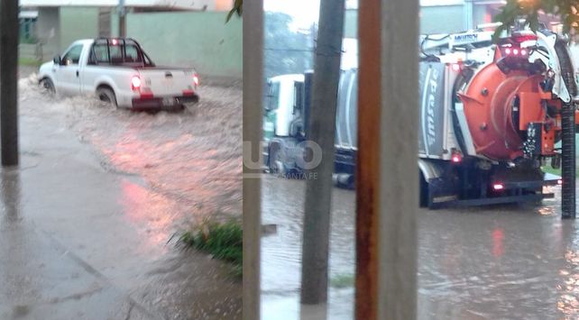 Calles anegadas en bario Sarmiento.