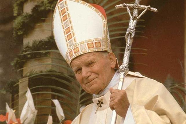 Los milagros que llevaron a Juan Pablo II a ser consagrado santo por Francisco