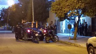 Horror en Fomento 9 de Julio: hallan restos humanos en la plaza Escalante y allanan una vivienda