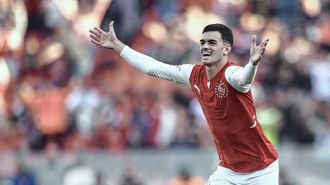 Independiente goleó a Huracán y lo dejó afuera