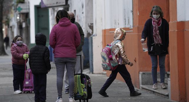 Las escuelas y colegios preparan la vuelta a la actividad presencial.