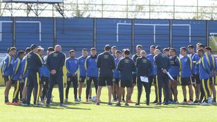 Cara a cara. Somoza dialoga con sus dirigidos en la previa de uno de los entrenamientos.
