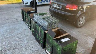 En un control vial en Colón, secuestraron 5.000 atados de cigarrillos paraguayos sin documentación a un hombre que los transportaba desde Paraguay.