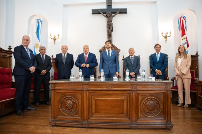 El Gobierno de Santa Fe arremete contra la Corte santafesina por la reforma previsional.