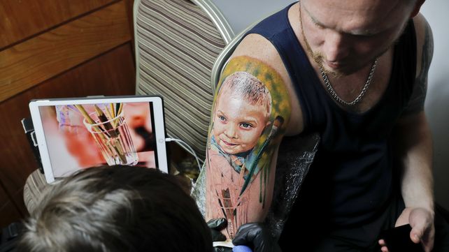 Barbas, bigotes y tatuajes en la convención internacional de Bucarest