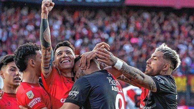 Colón es un equipo cuando ataca y otro cuando defiende.