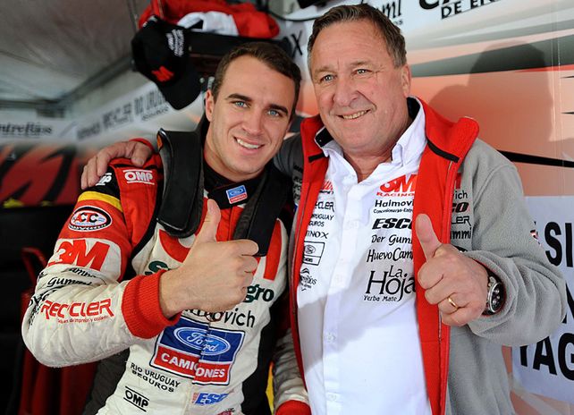 ariano Wener con su papá en boxes. Foto: Télam