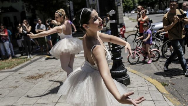 La ciudad se distingue por la enseñanza y la práctica de danzas de todo el mundo.