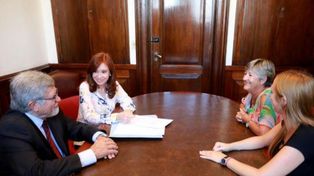Cristina Fernández presentó un proyecto de ley que busca que todos los funcionarios tengan sus fondos en el país