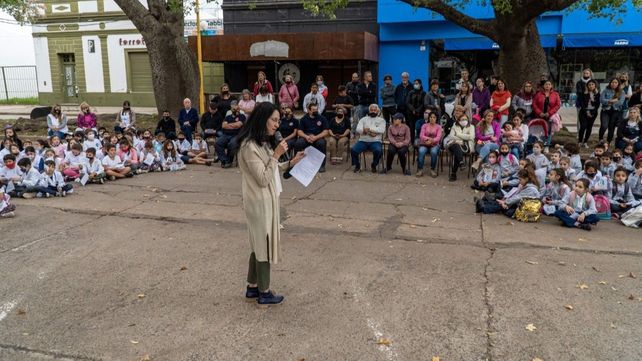 La celebración por el sexagésimo aniversario de la declaratoria de ciudad tuvo una fuerte presencia de estudiantes que cursan 3º grado en distintas escuelas firmatenses.&nbsp;