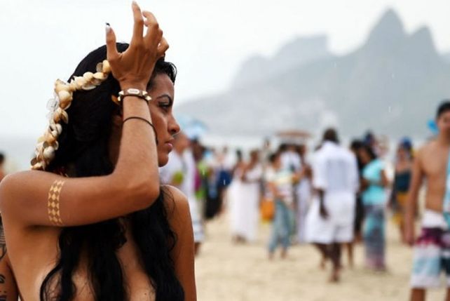 Brasil rinde homenaje a la diosa del mar