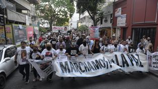 Albiceleste. La convocatoria es para marchar en silencio y con banderas argentinas en un ruego por la paz.